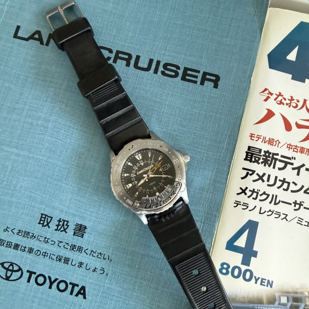 LC007 01 black strap.